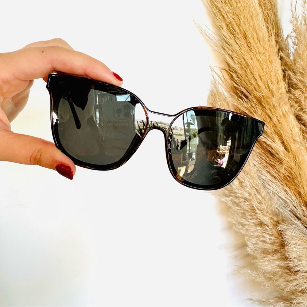 NEW Oversized Square Black Shiny Lens Tortoiseshell Plastic Sunglasses Sunnies